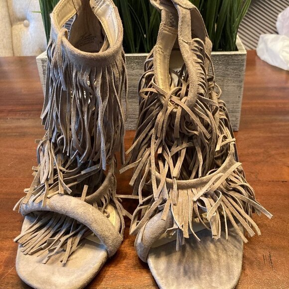 Steve Madden Taupe Fringly Sandals  Size 8 - Picture 4 of 10